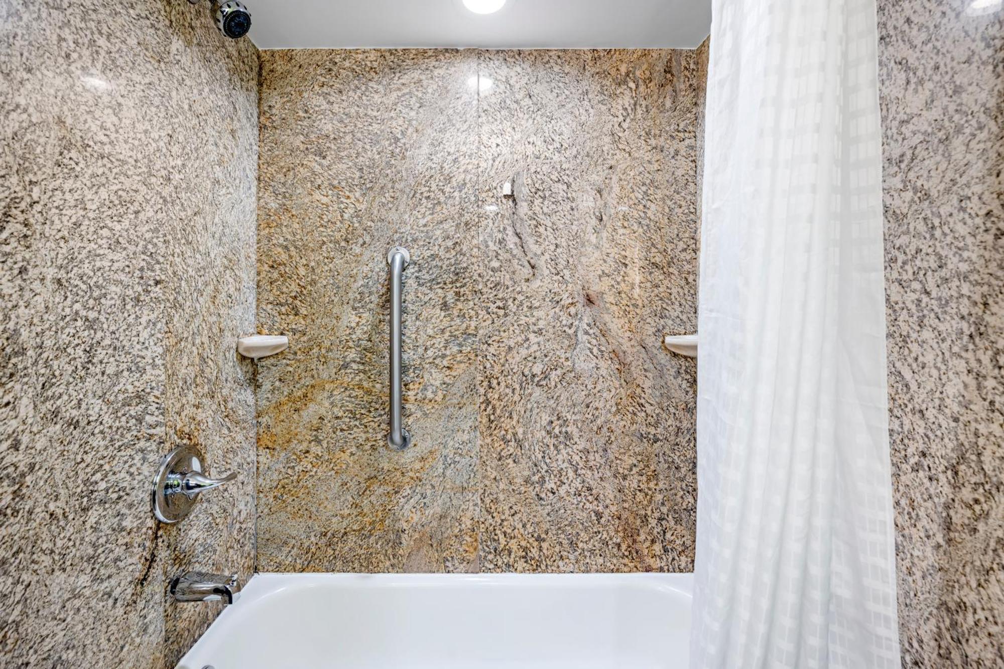 Quality Inn Clarksville - Exit 11 Bagian luar foto