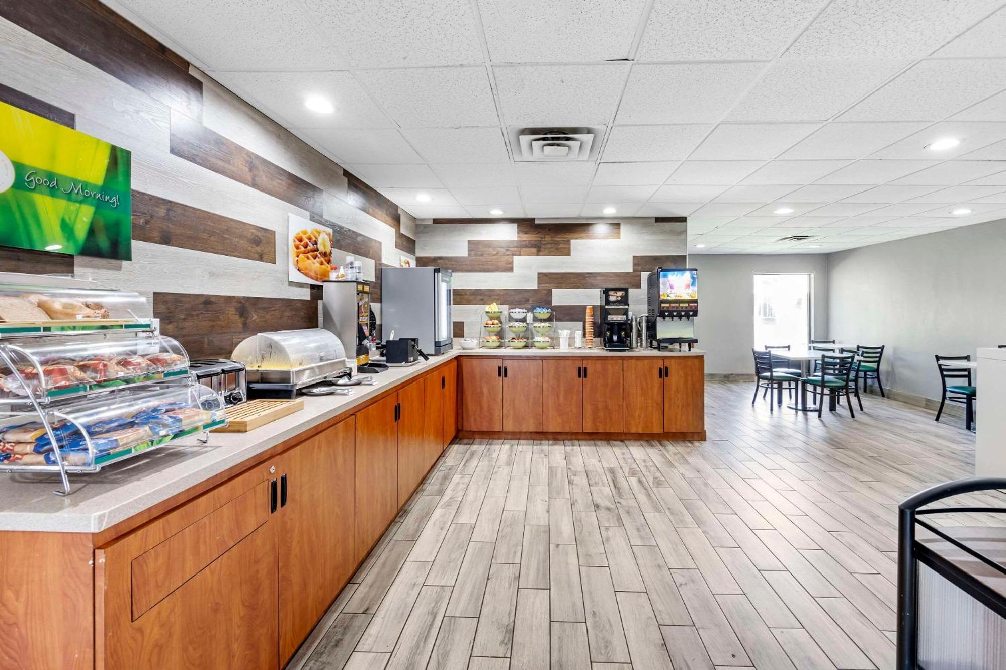 Quality Inn Clarksville - Exit 11 Bagian luar foto