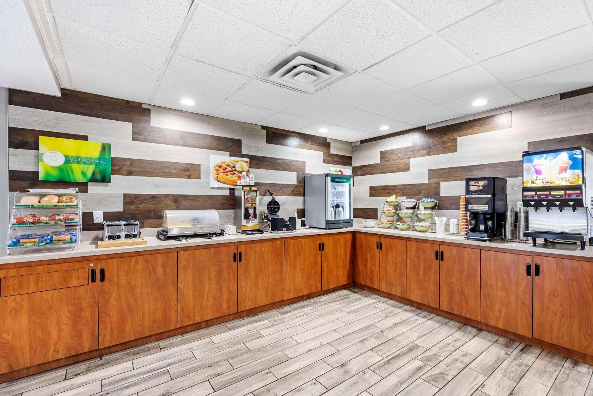 Quality Inn Clarksville - Exit 11 Bagian luar foto