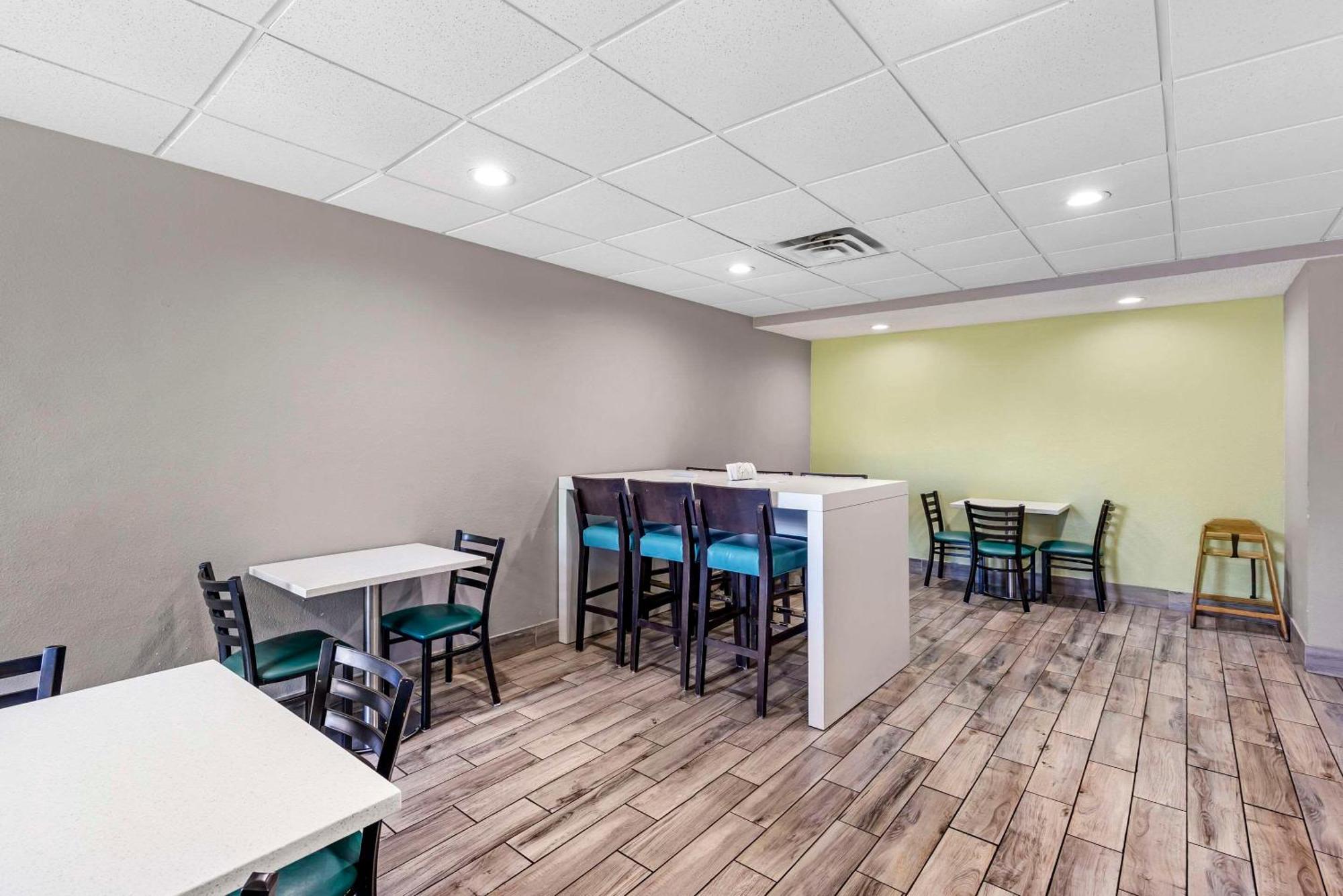 Quality Inn Clarksville - Exit 11 Bagian luar foto