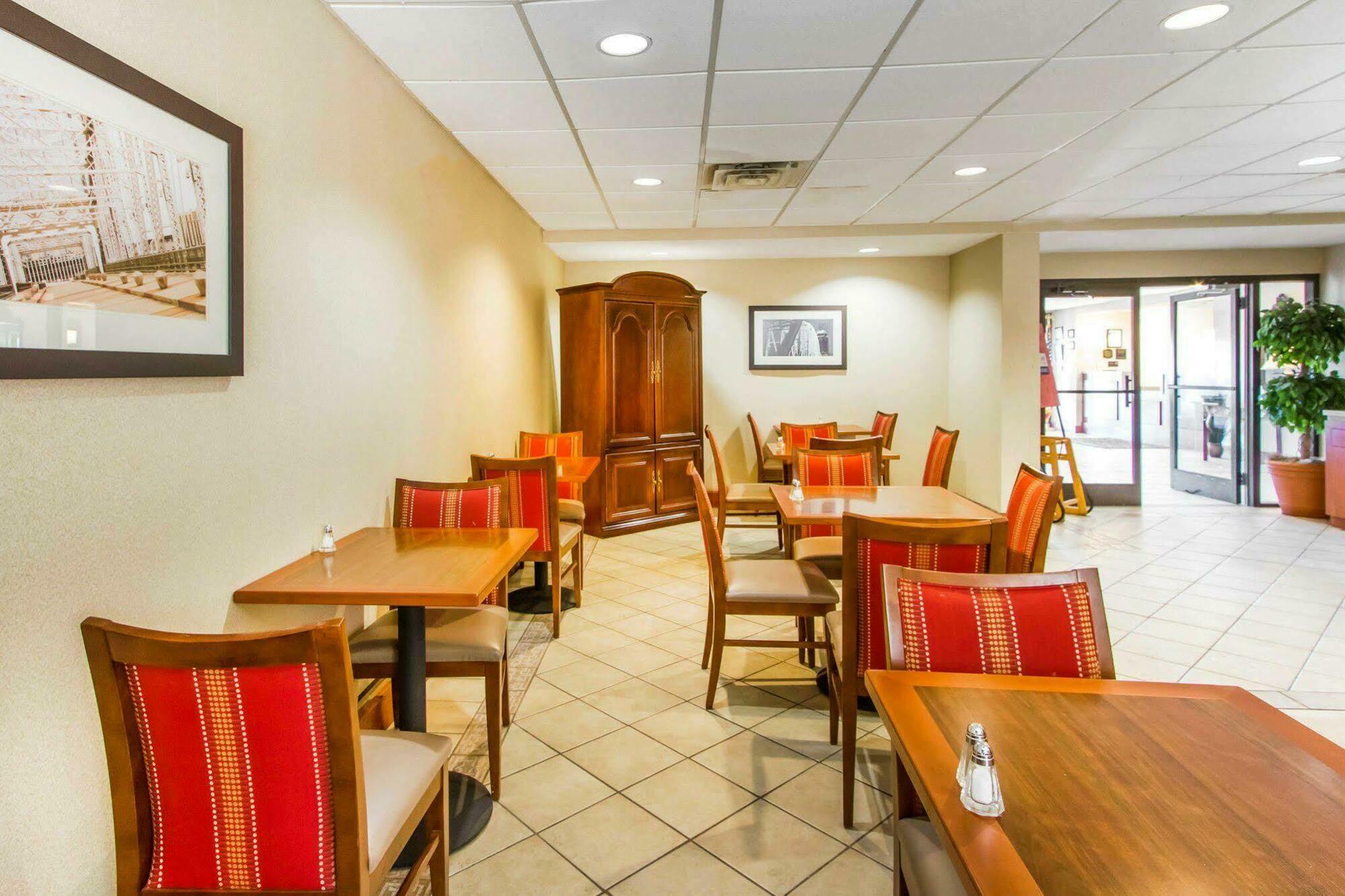 Quality Inn Clarksville - Exit 11 Bagian luar foto